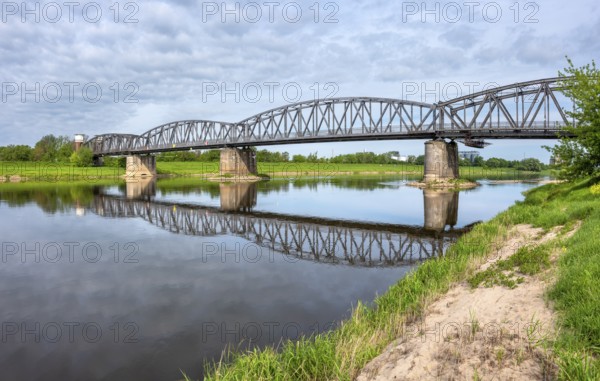 Abandoned railway bridge over the Elbe near Barby, lost place, steel truss bridge from the 1870s on the so-called cannon railway from Berlin to Metz, Barby, Saxony-Anhalt, Germany, Europe
