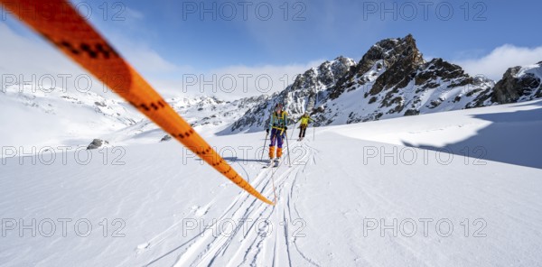 Ski tourer with rope, rope team on the Vadret da Porchabella glacier on the ascent to the summit of Piz Kesch, mountain landscape in winter, alpine tour, ski tour Bündner Haute Route, Albula Alps, Rhaetian Alps, Grisons, Eastern Switzerland, Switzerland, Europe