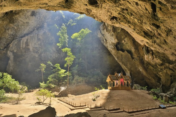 Phraya Nakhon Cave, Hua Hin, Prachuap Khiri Khan Province, Thailand, Asia