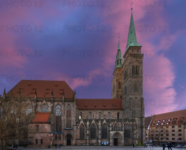 Gothic Sebaldus Church in the evening light, Sebaldus Square, Nuremberg, Middle Franconia, Bavaria, Germany, Europe