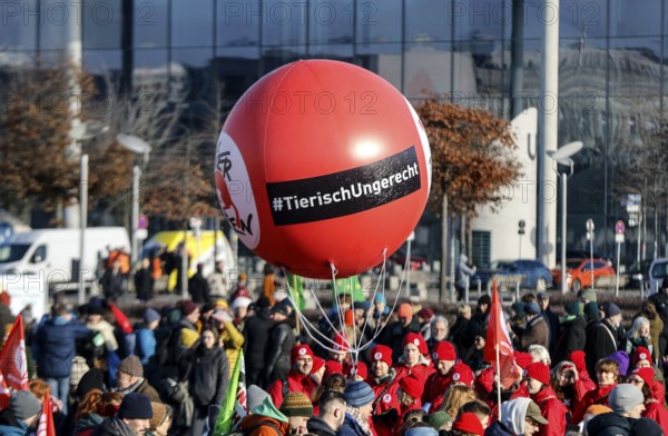 Thousands of demonstrators at the Wir haben es satt! demo, thousands of demonstrators demanded that the future German government make a commitment and provide support for a more rural and ecological form of agriculture away from the agricultural industry. The picture shows a balloon with the inscription Tierisch ungererecht from the organisation 4 Pfoten für eine artgerechte Tierhaltung, Berlin, Berlin, Germany, Europe