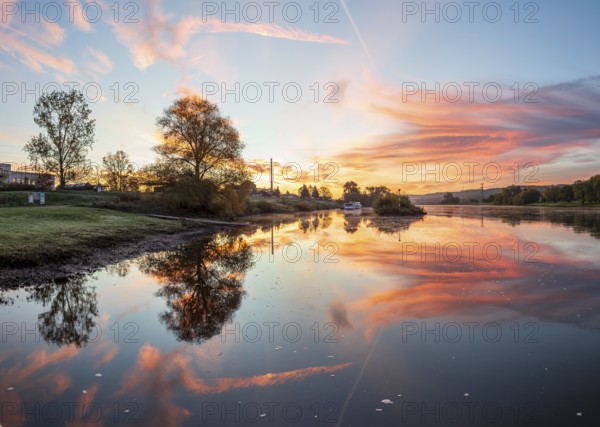 Sunrise on the Elbe in Kötitz, Coswig, Saxony, Germany, Europe