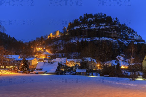 View of Oybin Mountain with ruins and village with mountain church in the snow, Oybin, Zittau Mountains, Saxony, Germany, Europe