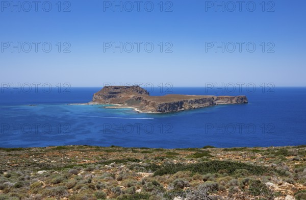 View from the Gramvousa peninsula to the island of Imeri Gramvousa, Kolimbari, West Crete, Crete, Greece, Europe