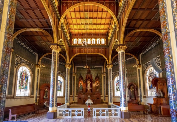 Interior view, Basílica de Nuestra Señora de Los Ángeles, Cartago, Costa Rica, Central America