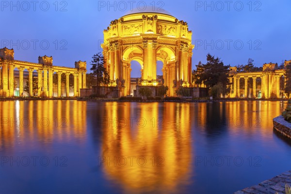 The illuminated Palace of Fine Arts in the Marina District in San Francisco at night, California, United States of America, USA, North America