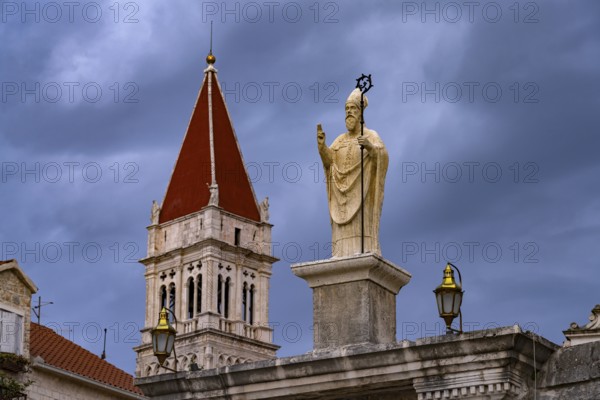 Statue of the patron saint Ivan Ursini on the city gate and the tower of the Cathedral of St Lawrence in Trogir, Croatia, Europe