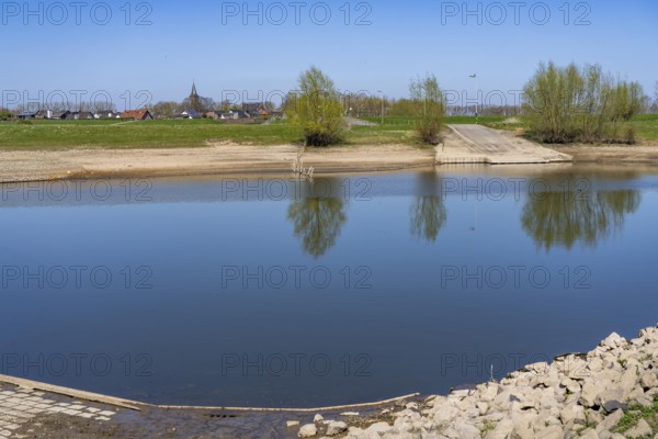 The village of Schenkenschanz, belongs to Kleve on the Lower Rhine, 9 tenths of the district are in the flood zone of the Rhine, the village is surrounded by a flood protection wall, almost 100 people live here, a former ferry connection across the old Rhine arm of Düffelward has been discontinued, only a land connection, North Rhine-Westphalia, Germany, Europe