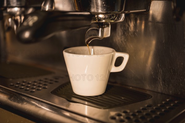 Coffee machine putting a decaf in a white cup