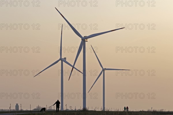 Wind farm, wind power plants, walkers, Reußenköge, North Frisia, Schleswig-Holstein, Germany, Europe