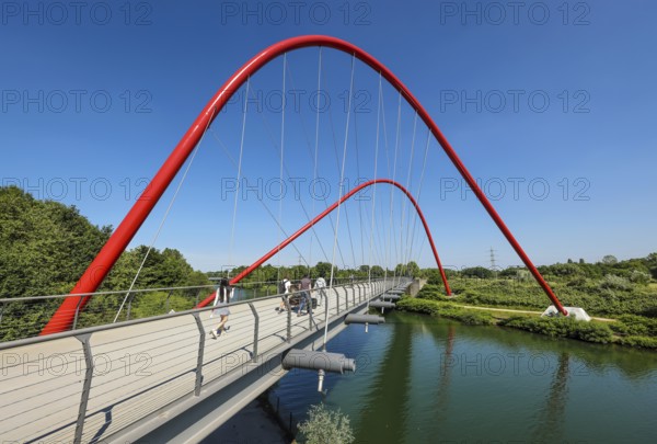 30.07.2022, Gelsenkirchen, North Rhine-Westphalia, Germany, Nordsternpark, here with the double arch bridge on the Rhine-Herne Canal. Parks and gardens in the Ruhr area. Nordsternpark is a landscape park on the site of the former Nordstern colliery in Gelsenkirchen. Following the closure of the Nordstern colliery in 1993, the site was completely renovated and transformed into a landscape park. The Federal Garden Show was held in the park in 1997. The site will be further redesigned as part of the IGA 2027. 00X220730D039CARO (MODEL RELEASE: NO, PROPERTY RELEASE: NO (c) caro images / Rupert Oberhaeuser, http://www.caro-images.com, info@caro-images.com, If the photo is used for purposes other than journalism, please contact the agency, Any use of the photo is subject to a fee !), Europe