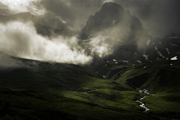 Peaks in the morning light and alpine landscape with dramatic clouds, Lech, Lechquellengebirge, Vorarlberg, Austria, Europe