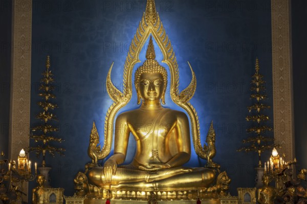 Phra Buddha Chinnarat, Buddha statue with Bhumispara-mudra, Buddha Gautama at the moment of enlightenment, Wat Benchamabophit, also: marble temple, Dusit district, Bangkok, Thailand, Asia