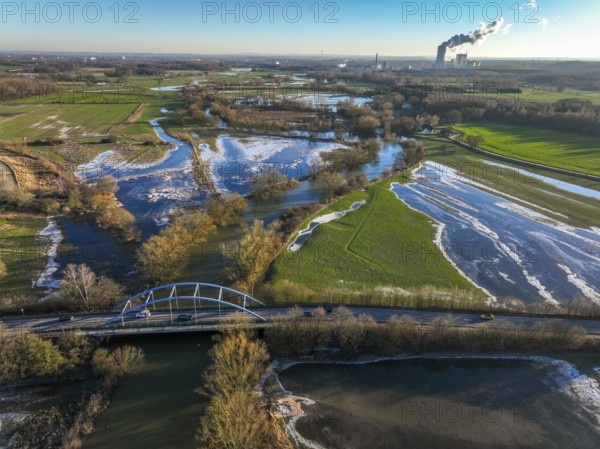 Selm, North Rhine-Westphalia, Germany, flood on the Lippe, river in the Ruhr area, the fields, the farmers' agricultural land next to the watercourse are flooded, serve as retention areas, flood areas for flood protection. In the background the Trianel coal-fired power station in Lünen, Europe