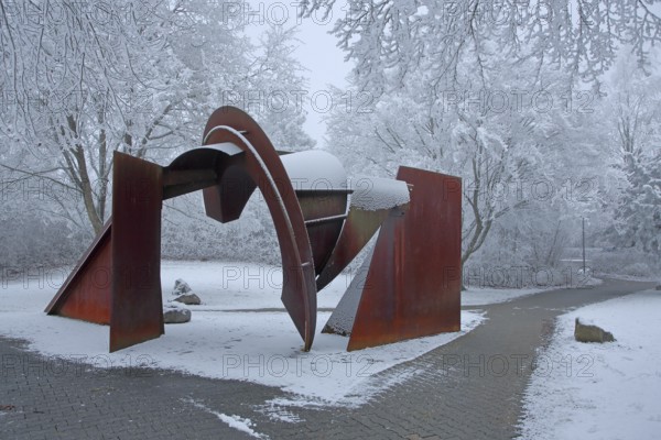 Sculpture Ulmer Tor by Bernhard Heiliger 1989, steel sculpture, Corten steel, Corten steel, metal, corrosion, rust, rusty, rusted, archway, snow, winter, hoarfrost, frost, park, sculpture path, university, Eselsberg, Ulm, Baden-Württemberg, Germany, Europe