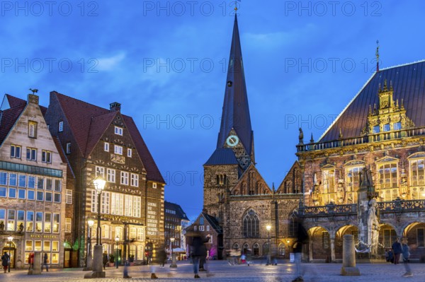 Church of Our Lady and Bremen Town Hall at dusk, Free Hanseatic City of Bremen, Germany, Europe