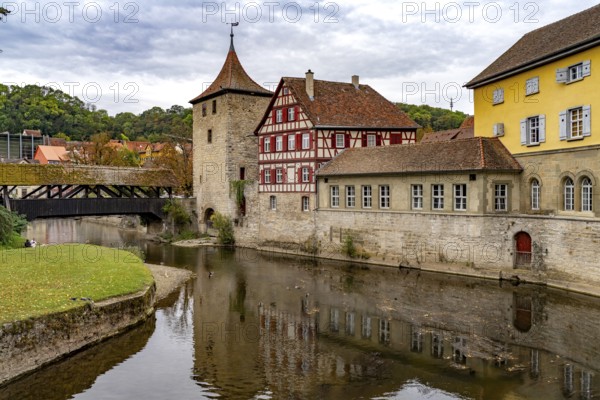 Sulferturm and half-timbered house on the Kocher in Schwäbisch Hall, Baden-Württemberg, Germany, Europe