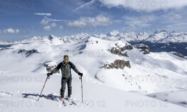 Ski tourers in front of a mountain panorama, mountain landscape with snow, view from the summit Wisshore to Pointe de la Plaine Morte, Bernese Alps, Switzerland, Europe