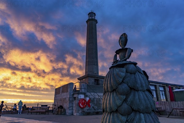 Bronze sculpture Mrs Booth The Shell Lady and the Margate lighthouse at sunset, Kent, England, Great Britain