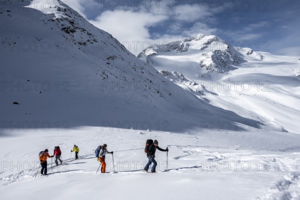 Ski tourers, behind the summit of Monte Cevedale, snow-covered mountain landscape, Ortler Alps, Vinschgau Valley, Italy, Europe
