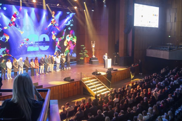 Rose garden Mannheim: Award Night 2024 / Rhine-Neckar Sport Award. Picture: Team Paris on stage