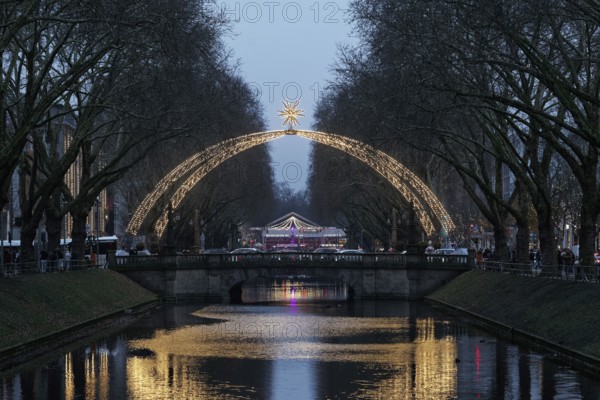 Arch of lights over the Kö-Graben, Christmas decoration, on Königsallee, Düsseldorf, North Rhine-Westphalia, Germany, Europe