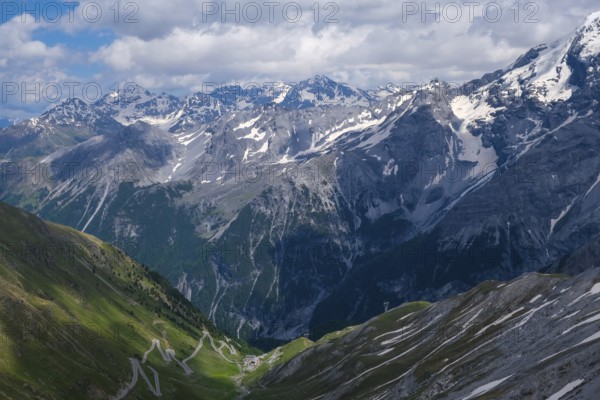 Stilfserjoch, Vinchgau, South Tyrol, Italy, mountain landscape on the Ortler, Italian Alps, snowy landscape on the Stilfser Joch pass road The Ortler Alps in Vinschgau with their almost 100 glaciers are a mountain massif about 50 kilometres long and 40 kilometres wide, Europe