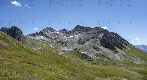 Mountain hut Neue Reichenberger Hütte, rocky mountain peaks Finsterkarspitze and Göseleswand, Lasörlinggruppe, Hohe Tauern National Park, East Tyrol, Tyrol, Austria, Europe