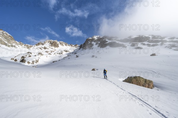 Ski tourers in a wintry mountain landscape, ascent to Porta d'Es-cha, Grisons Haute Route ski tour, Albula Alps, Rhaetian Alps, Grisons, Eastern Switzerland, Switzerland, Europe