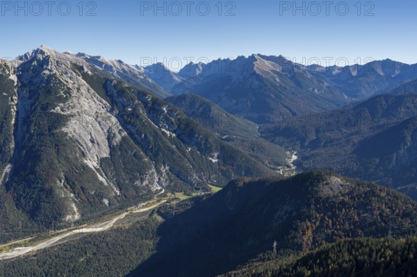 Mountain landscape in autumn, view of the Upper Isar Valley with Pleisenspitze in the Karwendel, ascent to the Große Arnspitze, near Scharnitz, Bavaria, Germany, Europe