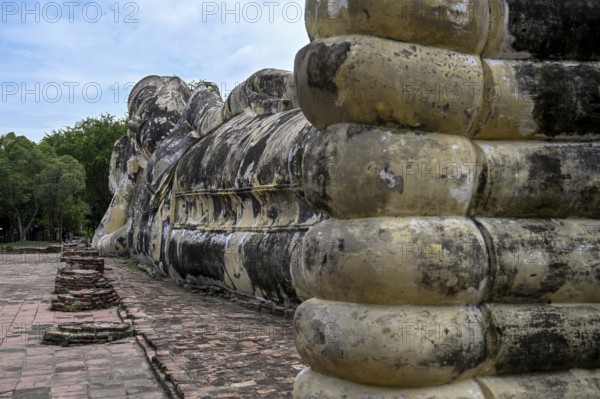 Reclining Buddha in Wat Lokayasutharam, Temple of the Resting Buddha, Ayutthaya, Ayutthaya Province, Thailand, Asia