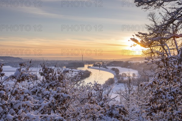 Sunrise at the Scharfenberg viewpoint on a winter morning, view of the Elbe valley as far as Dresden, Saxony, Germany, Europe