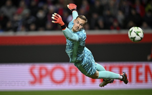 Parade Brilliant save Action Goalkeeper Filip Jorgensen Chelsea FC The Blues (12) Perimeter advertising Sports bettingConference League, Voith-Arena, Heidenheim, Baden-Württemberg, Germany, Europe