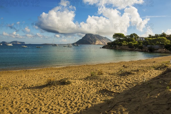 Picturesque beach and island, sunrise, Cala Girgolu, Isola di Tavolara, Porto San Paolo, Sardinia, Italy, Europe