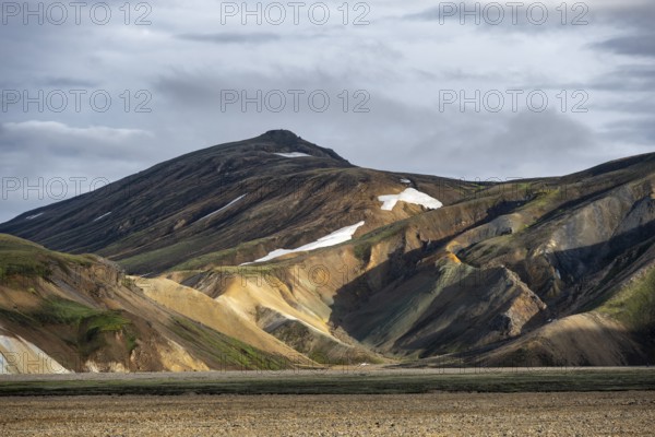 Rhyolite mountains, volcanic landscape, colourful erosion landscape with mountains, Landmannalaugar, Fjallabak nature reserve, Icelandic highlands, Suðurland, Iceland, Europe