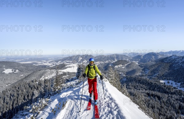 Ski tourers on a mountain ridge, on the ascent to the Teufelsstättkopf, Snow-covered mountain landscape, Mountain panorama, Ammergau Alps, Bavaria, Germany, Europe