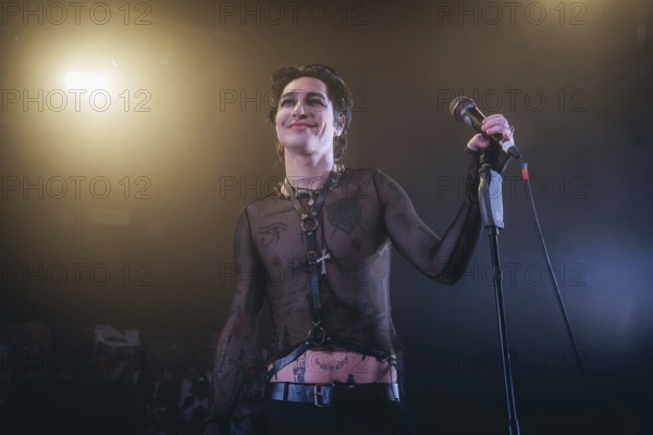 Remington Leith, singer of Palaye Royale live on Death Or Glory EU/UK Tour 2024 at Astra Kulturhaus Berlin on 09.12.2024