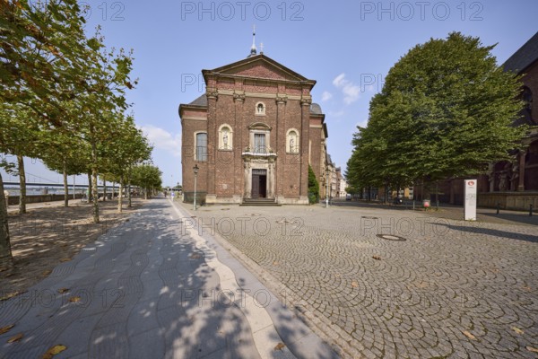 St Joseph's Chapel and riverside promenade with plane trees on Emilie-Schneider-Platz in the old town of Düsseldorf, state capital, independent city, North Rhine-Westphalia, Germany, Europe