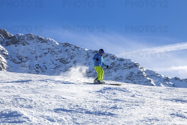 Oberjoch, Bavaria: Experienced skier on a red piste