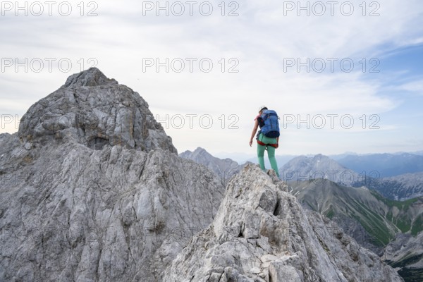 Mountaineer on the Jubiläumsgrat between Zugspitze and Alpspitze, high mountains, Wetterstein range, Bavaria, Germany, Europe