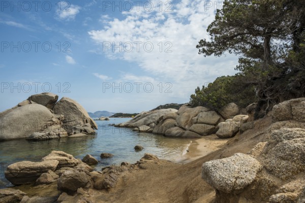 Lonely beach with granite rocks, Spiaggia Li Cuncheddi, Capo Ceraso, near Olbia, Sardinia, Italy, Europe