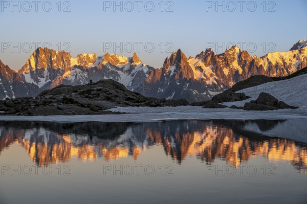 Evening mood, mountain landscape at sunset, alpenglow, water reflection in Lac Blanc, mountain peaks, Grandes Jorasses, Aiguille du Moine, Mont Blanc, Mont Blanc massif, Chamonix-Mont-Blanc, Haute-Savoie, France, Europe