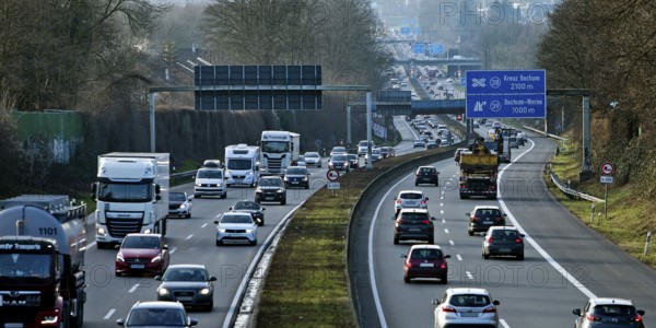 Heavy traffic on the A 40 motorway, Bochum, Ruhr area, North Rhine-Westphalia, Germany, Europe