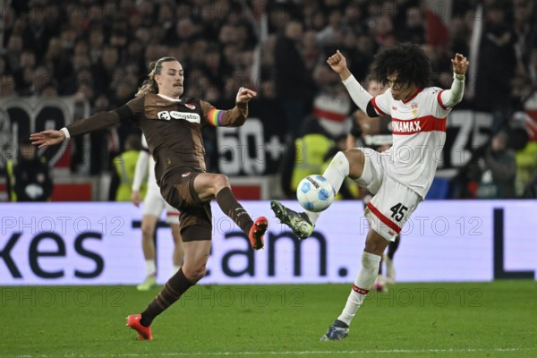 Duel, action Anrie Chase VfB Stuttgart (45) against Jackson Irvine FC St. Pauli (07) MHPArena, MHP Arena Stuttgart, Baden-Württemberg, Germany, Europe
