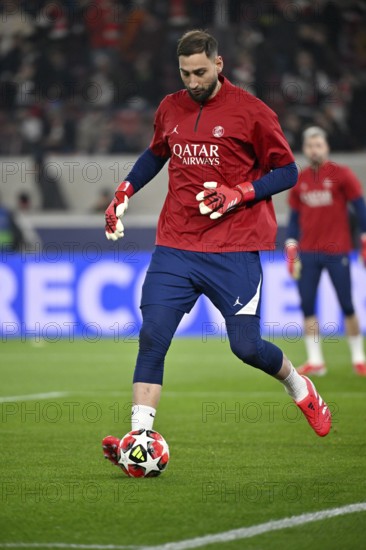 Goalkeeper Gianuigi Donnarumma FC Paris Saint-Germain PSG (01) Action on the ball, warm-up, training, Champions League, MHPArena, MHP Arena Stuttgart, Baden-Württemberg, Germany, Europe
