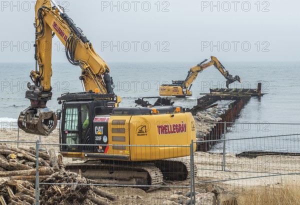 Excavator used in the repair and construction of bathing jetties at Ystads Saltsjöbad, the beach in Ystad, Ystad, Skåne County, Baltic Sea, Sweden, Scandinavia, Europe