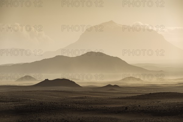 Sandstorm, table volcano Herðubreið or Herdubreid (German: die Breitschultrige), Queen of the Mountains of Iceland, Icelandic highlands, Ódáðahraun desert, Iceland, Europe