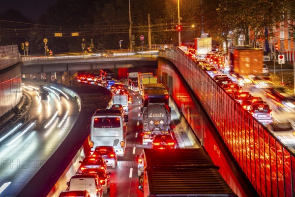 Evening traffic, partly with congestion, slow-moving traffic on the A40 motorway, traffic jam heading east, after a serious traffic accident, with full closure of the directional lanes, road users try to avoid via inner-city roads, exit Essen-Huttrop, North Rhine-Westphalia, Germany, Europe