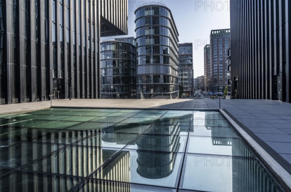 Düsseldorf Media Harbour, on the left the tower of the Hyatt Regency Hotel, office building, Speditionsstraße, North Rhine-Westphalia, Germany, Europe