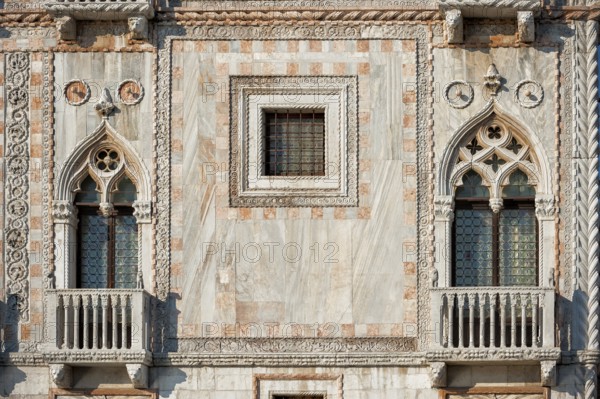 Historical house facade on a building in the old town, city trip, holiday, travel, tourism, lagoon city, historical, history, architectural history, architecture, historic, facade, world heritage site, UNESCO, culture, honeymoon, Middle Ages, white, marble, relief, art, architectural style, detail, Venice, Italy, Europe